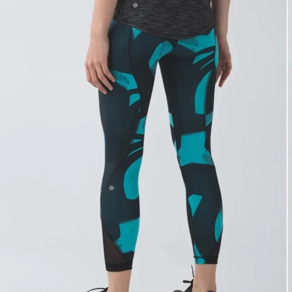 Lululemon Blue and Black Inspire Tight II *Full-On Luxtreme (Mesh) - Picture 2 of 14